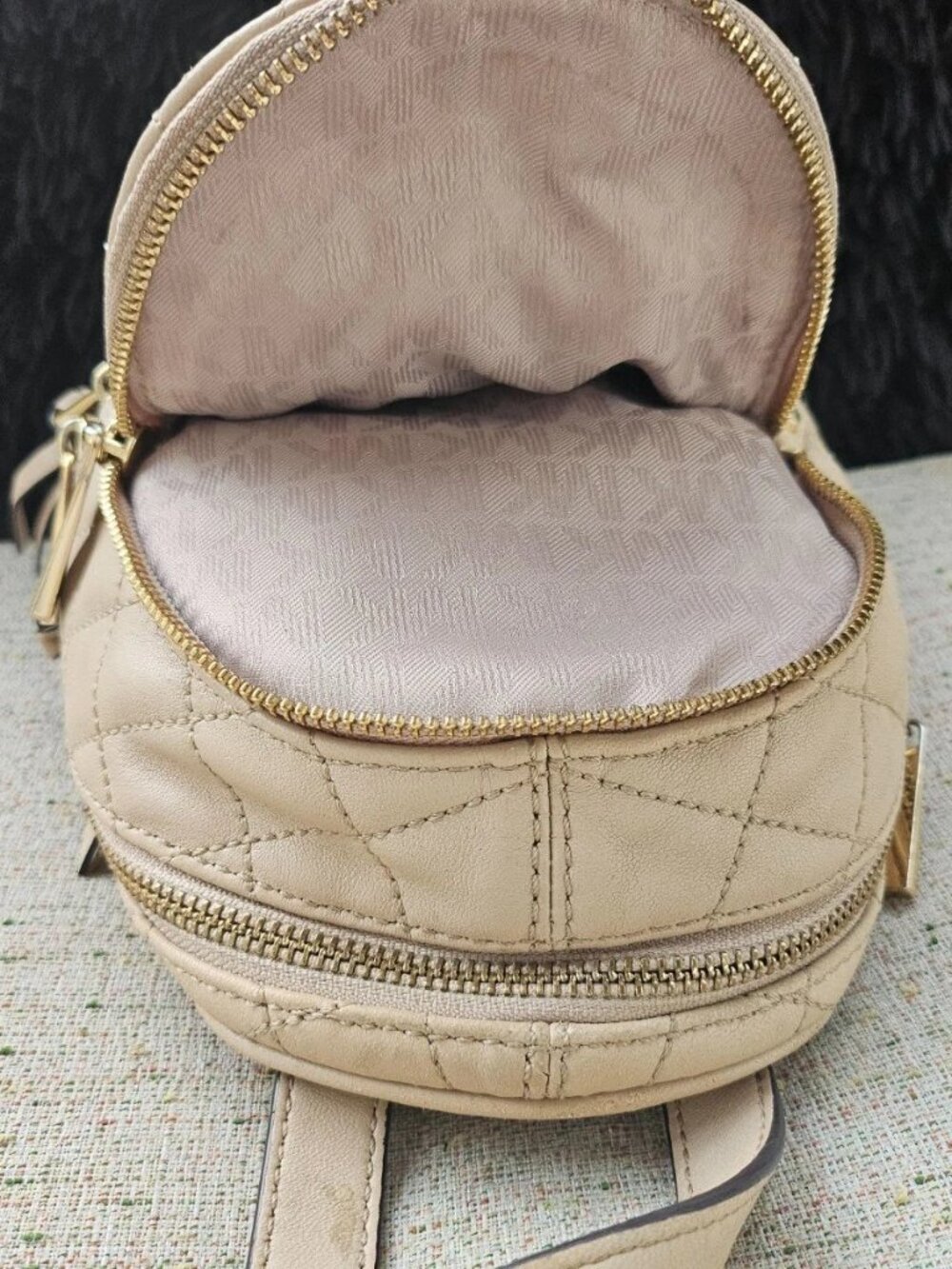 Michael Kors Kid Backpack Beige Leather Purse Bag Mini Bag Gold Tone Hardware - Picture 10 of 12
